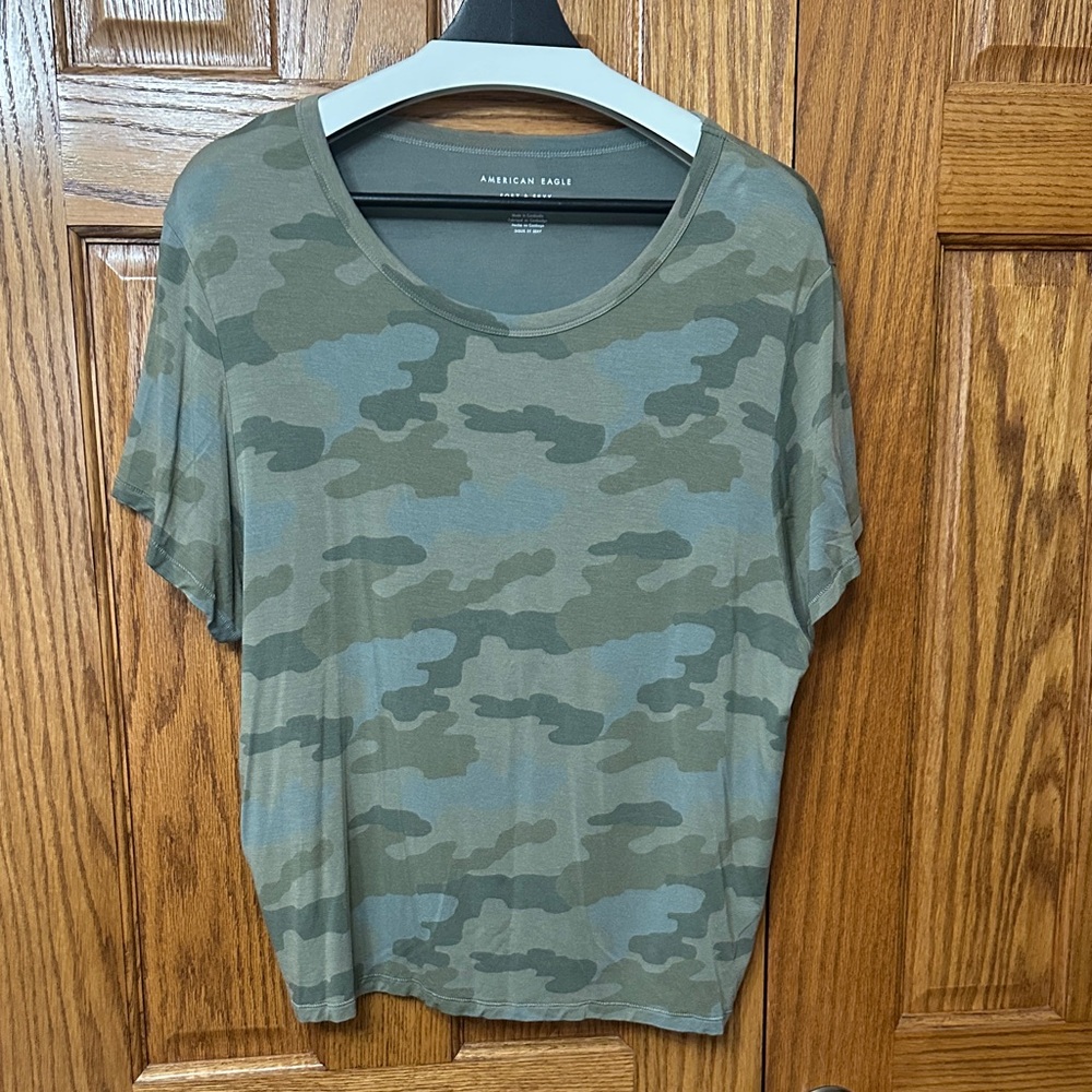EUC❗️American Eagle Outfitters Olive Camo Short Sleeve Tee